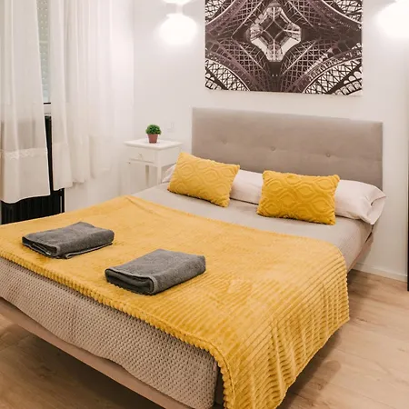 Carmen 6 By Aroom León