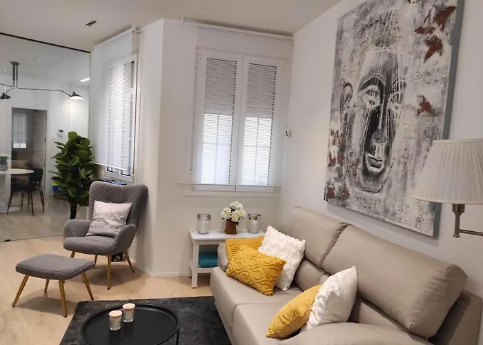 Carmen 6 By Aroom 레온